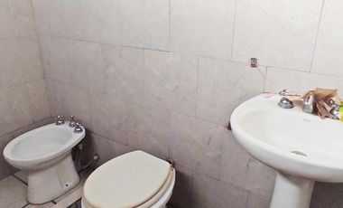 Edificio de 8 departamentos y cochera - Oportunidad, importante rentabilidad