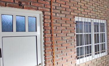 Edificio de 8 departamentos y cochera - Oportunidad, importante rentabilidad