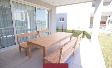 Departamento 4 ambientes en Alquiler Temporario Pilar