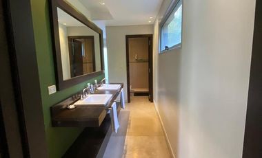 Casa de 5 ambientes con Jardín y Pileta en Venta - Altos del Pilar