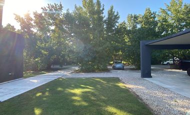 Casa de 5 ambientes con Jardín y Pileta en Venta - Altos del Pilar