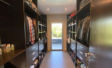 Casa de 5 ambientes con Jardín y Pileta en Venta - Altos del Pilar