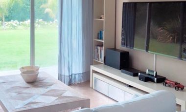 Casa de 5 ambientes con Jardín y Pileta en Venta - Altos del Pilar