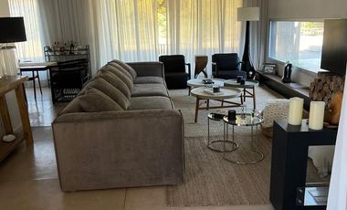 Casa de 5 ambientes con Jardín y Pileta en Venta - Altos del Pilar