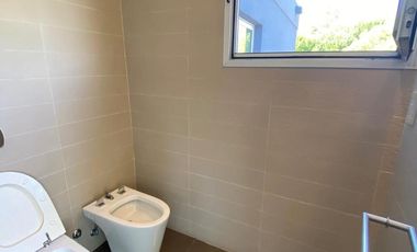 Casa de 5 ambientes con Jardín y Pileta en Venta - Altos del Pilar