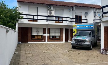 Venta de duplex tres ambientes con patio y cochera en San Bernardo del Tuyu