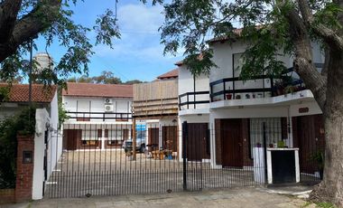 Venta de duplex tres ambientes con patio y cochera en San Bernardo del Tuyu