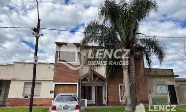 CHALET 4 AMB C/COCHERA- QUINCHO Y JARDIN. QUILMES OESTE