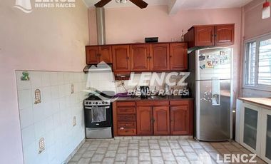 CHALET 4 AMB C/COCHERA- QUINCHO Y JARDIN. QUILMES OESTE