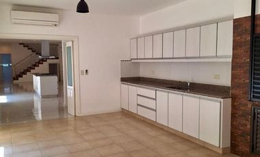 Casa en Abril Club De Campo