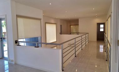 Casa en Abril Club De Campo