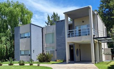 Casa en Abril Club De Campo