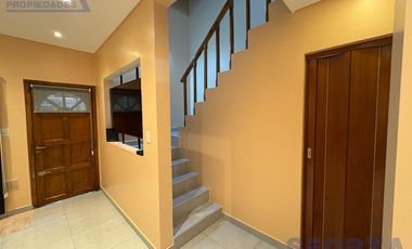 Venta triplex en Barrio cerrado