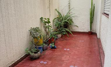 Departamento en  Pb con 2 patios y cochera