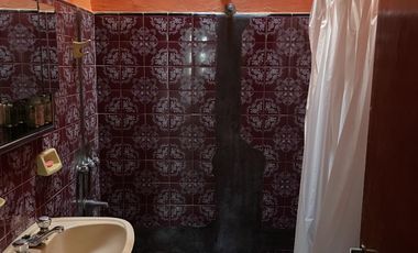 Dos PH a reciclar sub-divididos en Lanús este. Lote de 10x32