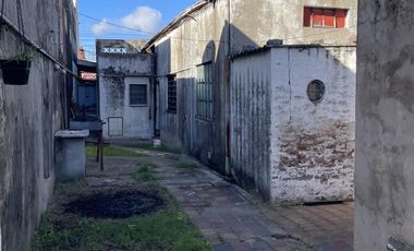 Dos PH a reciclar sub-divididos en Lanús este. Lote de 10x32