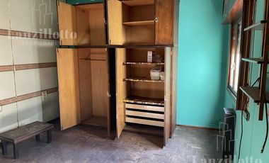 Dos PH a reciclar sub-divididos en Lanús este. Lote de 10x32
