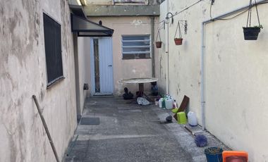 Dos PH a reciclar sub-divididos en Lanús este. Lote de 10x32