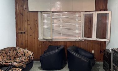 Dos PH a reciclar sub-divididos en Lanús este. Lote de 10x32