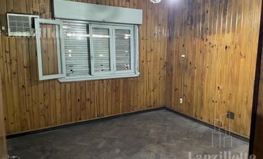 Dos PH a reciclar sub-divididos en Lanús este. Lote de 10x32