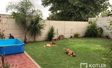 VENTA - Excelente propiedad en excelente estado - Casa - Temperley - 2 dormitorios, garage