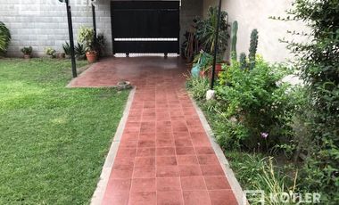 VENTA - Excelente propiedad en excelente estado - Casa - Temperley - 2 dormitorios, garage