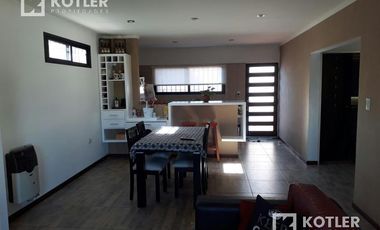 VENTA - Excelente propiedad en excelente estado - Casa - Temperley - 2 dormitorios, garage