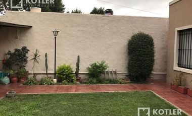 VENTA - Excelente propiedad en excelente estado - Casa - Temperley - 2 dormitorios, garage