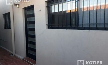 VENTA - Excelente propiedad en excelente estado - Casa - Temperley - 2 dormitorios, garage