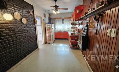 Venta Casa en 2 Plantas con Local     Garaje   Terraza – Quilmes