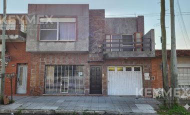 Venta Casa en 2 Plantas con Local     Garaje   Terraza – Quilmes