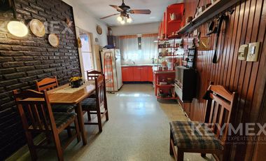 Venta Casa en 2 Plantas con Local     Garaje   Terraza – Quilmes