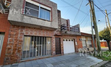 Venta Casa en 2 Plantas con Local     Garaje   Terraza – Quilmes