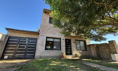 Hermosa casa de 3 dormitorios con jardin y pileta en Pueblo Esther