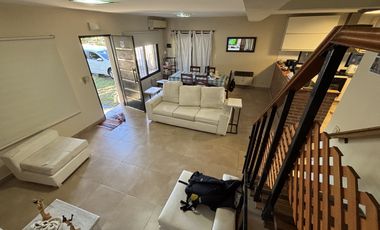 Hermosa casa de 3 dormitorios con jardin y pileta en Pueblo Esther