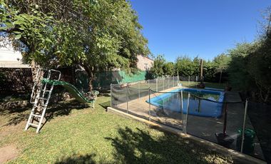 Hermosa casa de 3 dormitorios con jardin y pileta en Pueblo Esther