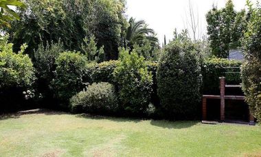 Casa en arriendo c/ estacionamiento en Jardín Del Este