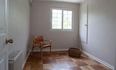 Casa en arriendo c/ estacionamiento en Jardín Del Este