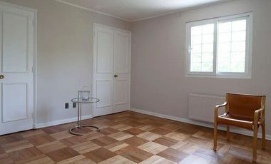 Casa en arriendo c/ estacionamiento en Jardín Del Este