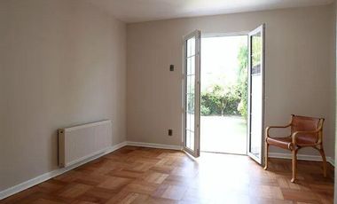 Casa en arriendo c/ estacionamiento en Jardín Del Este