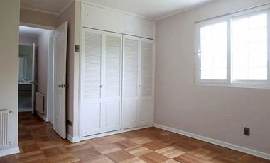 Casa en arriendo c/ estacionamiento en Jardín Del Este