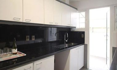 Casa en arriendo c/ estacionamiento en Jardín Del Este