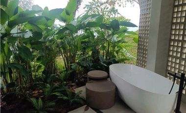 Casa con Estilo y Espectacular vista en Palmas Urbanización Exclusiva