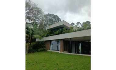 Casa con Estilo y Espectacular vista en Palmas Urbanización Exclusiva