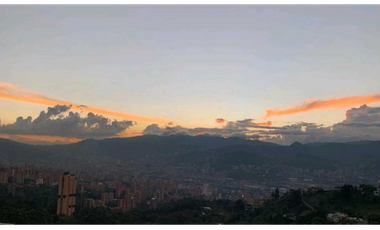 Casa con Estilo y Espectacular vista en Palmas Urbanización Exclusiva