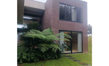 Casa con Estilo y Espectacular vista en Palmas Urbanización Exclusiva