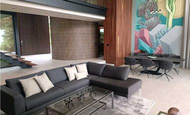 Casa con Estilo y Espectacular vista en Palmas Urbanización Exclusiva