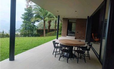 Casa con Estilo y Espectacular vista en Palmas Urbanización Exclusiva