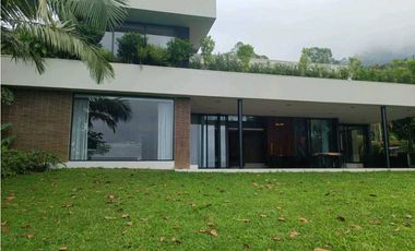 Casa con Estilo y Espectacular vista en Palmas Urbanización Exclusiva