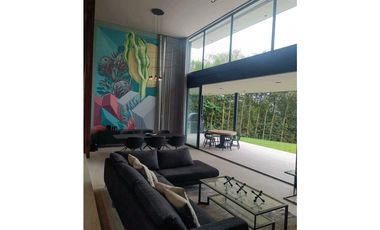 Casa con Estilo y Espectacular vista en Palmas Urbanización Exclusiva